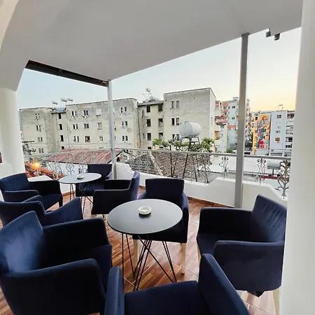 Ensalv - - - Penthouse Guest house *