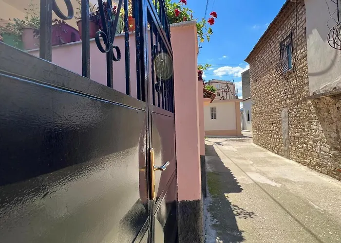 Guest house Ensalv - - - Penthouse Berat